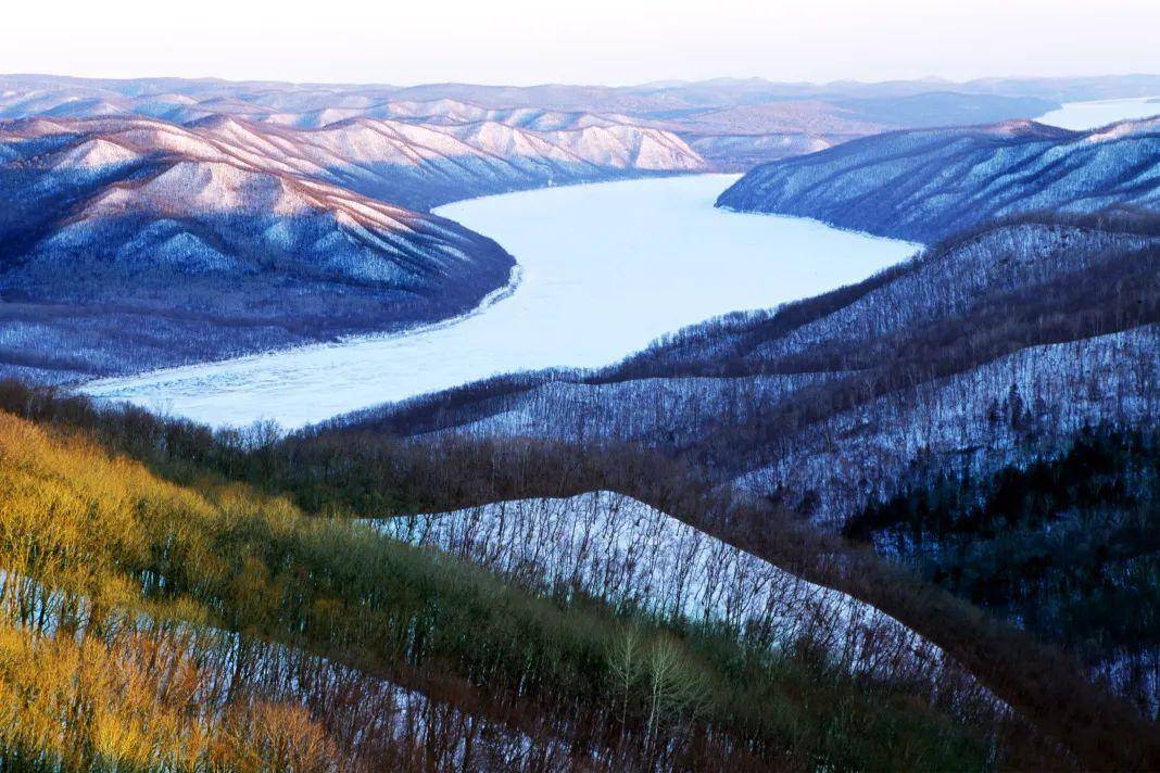 黑龙江冬日暖阳映雪景