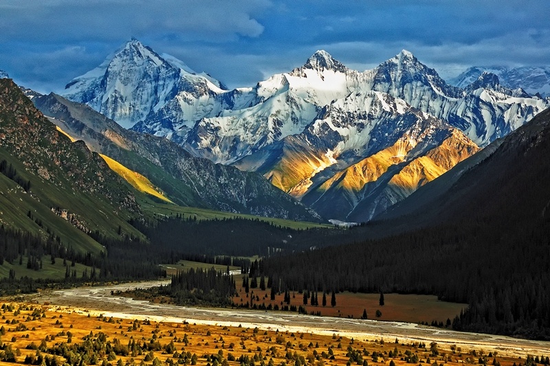 丝路新篇，新疆多元文化瑰宝之旅